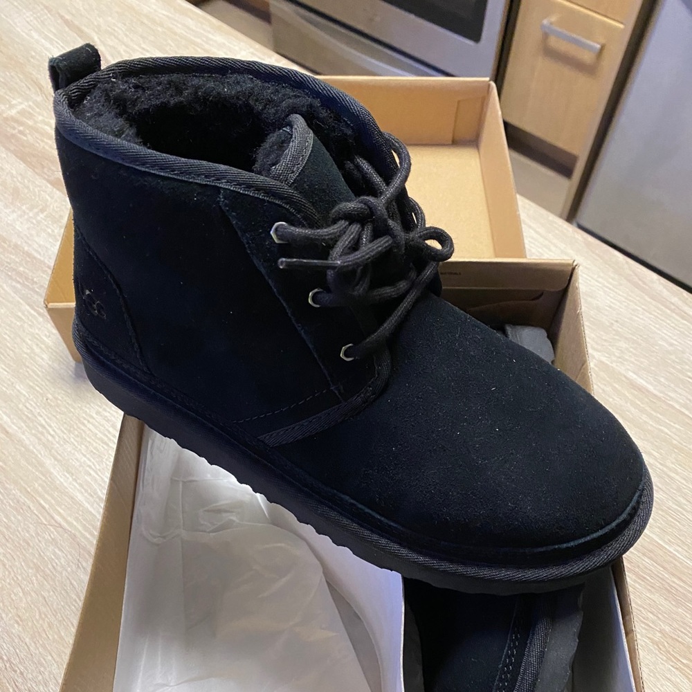 NWT Kids Neumel Ugg